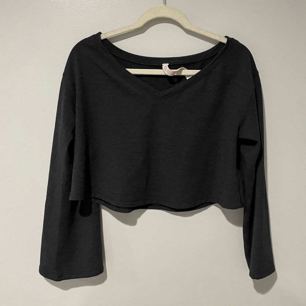 Lululemon Show Your Depth Long Sleeve pullover in Heathered Core Black - Picture 3 of 6